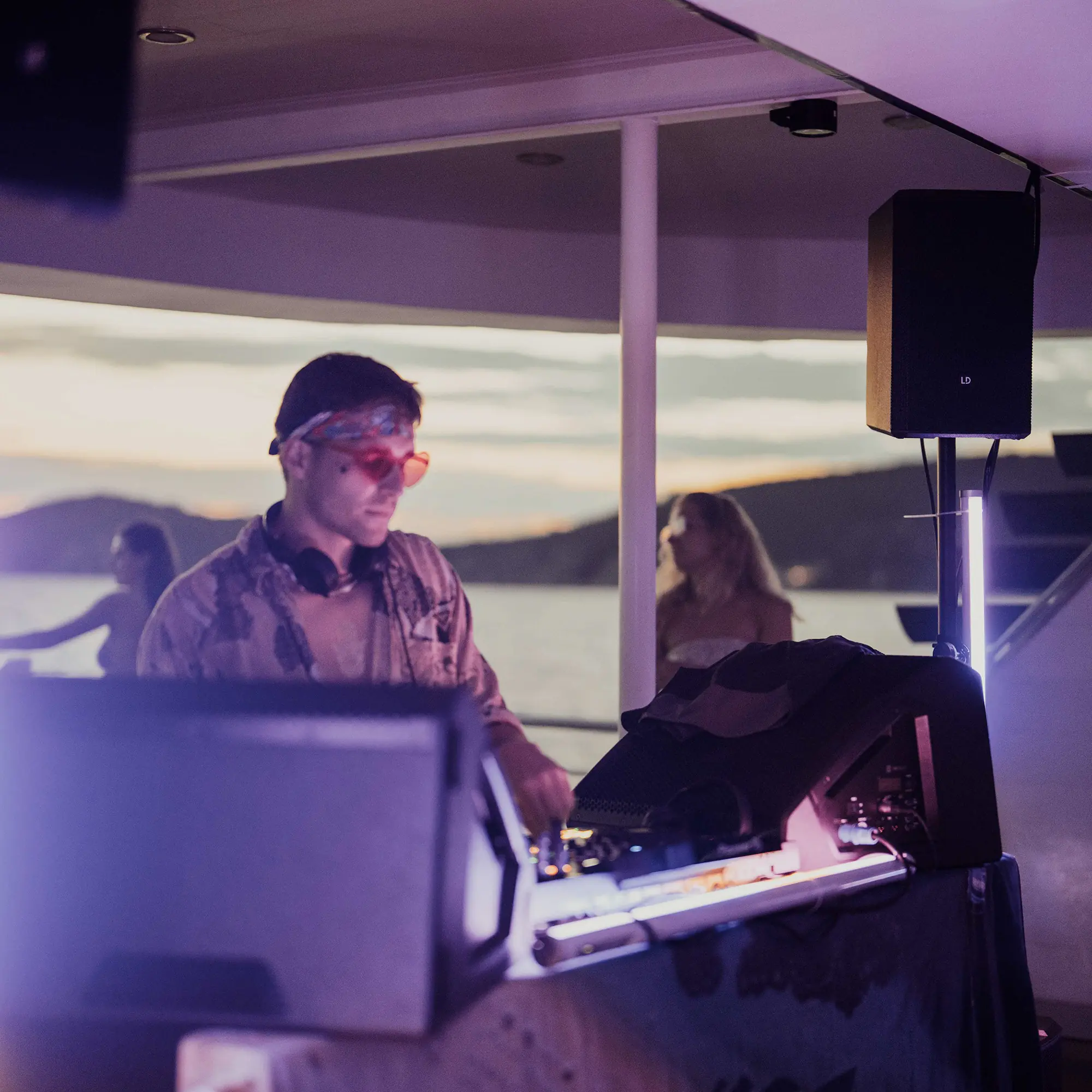 SISTEMA 2.1 ACTIVO LD SYSTEMS DAVE 18 G4X CON SUBWOOFER DE 18" Y DOS CABINAS DE 8" - Imagen 18