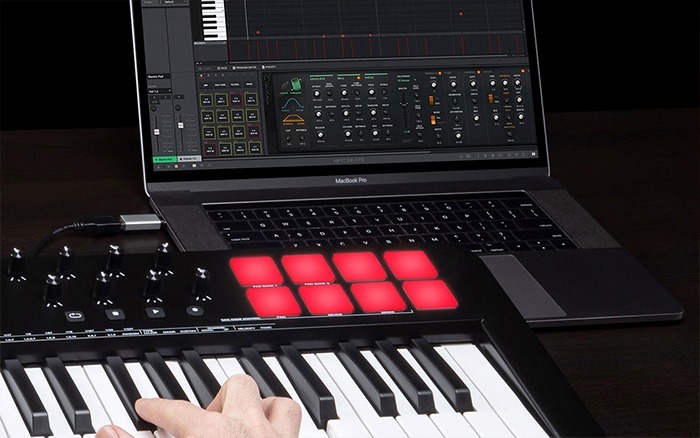 CONTROLADOR MIDI M AUDIO OXYGEN 61 MKV DE 61 TECLAS - Imagen 4